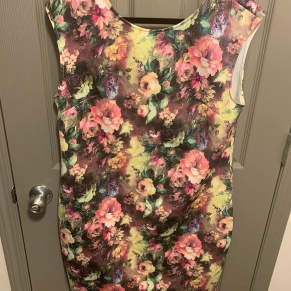 Bodycon Floral Scuba Dress - Picture 3 of 3